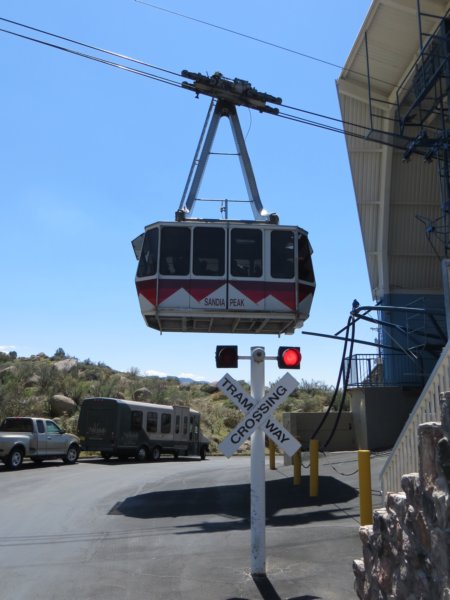 anothertramleavingthestation.jpg