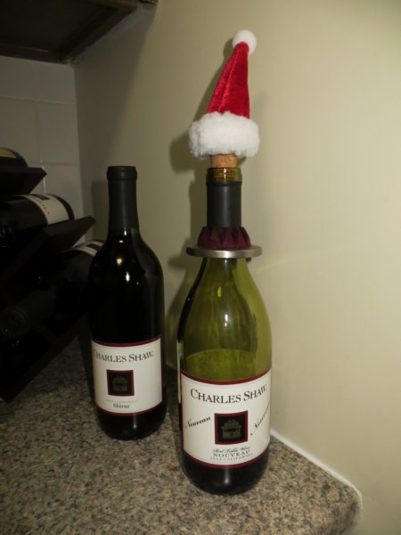 santahatforthewine.jpg
