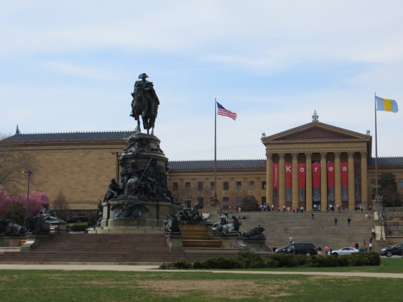 approachingtheartmuseum.jpg