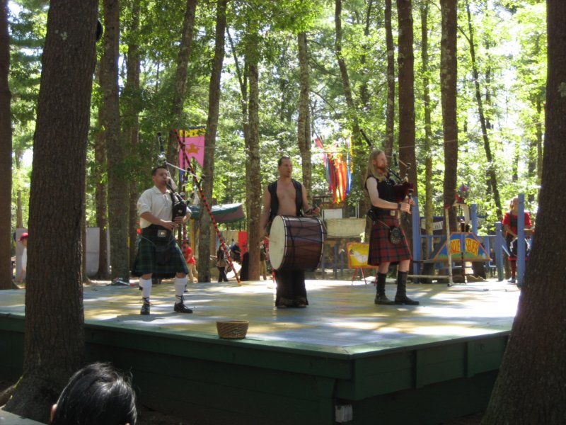 bagpipesband.jpg