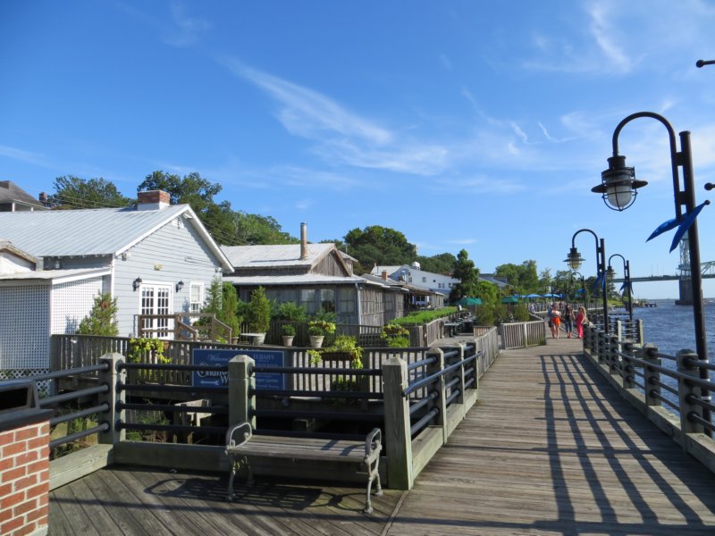 restaurantsontheriverwalk.jpg