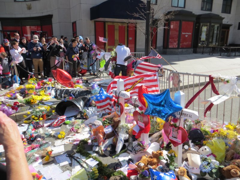 memorialonthearlingtonfence.jpg